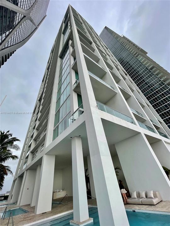 Recently Sold: $485,000 (1 beds, 1 baths, 808 Square Feet)