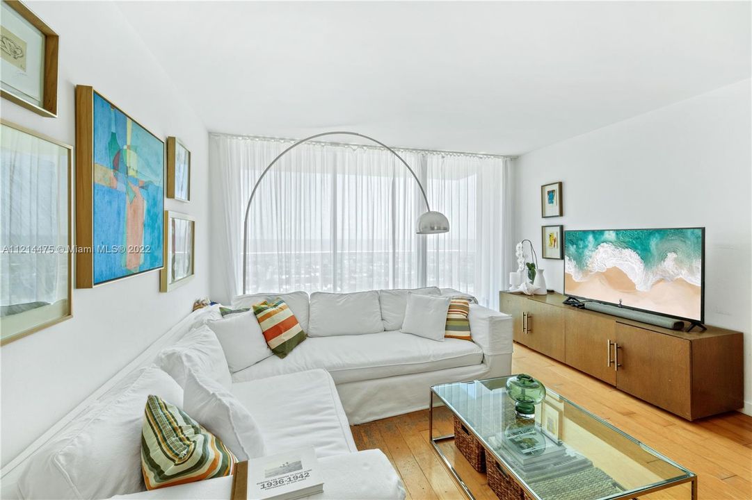 Recently Sold: $800,000 (2 beds, 2 baths, 1078 Square Feet)