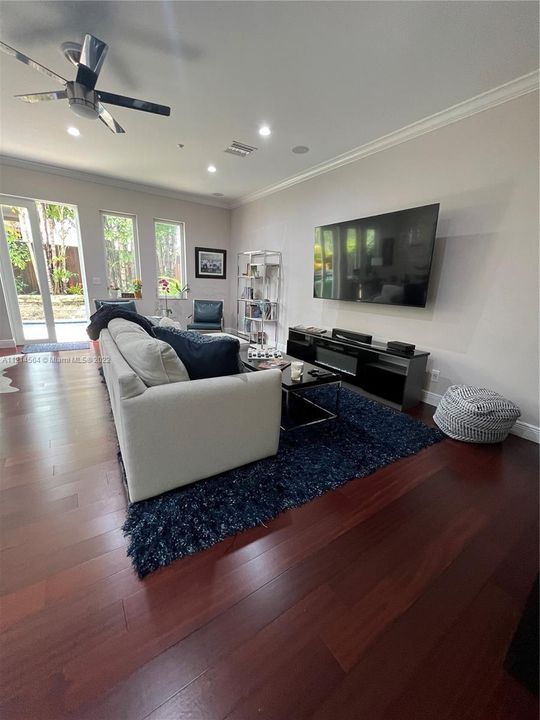 Недавно продано: $1,295,000 (3 спален, 3 ванн, 2658 Квадратных фут)