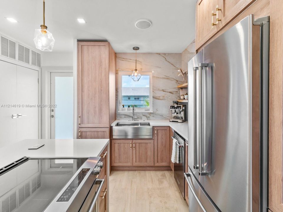 Recently Sold: $575,000 (2 beds, 2 baths, 1263 Square Feet)