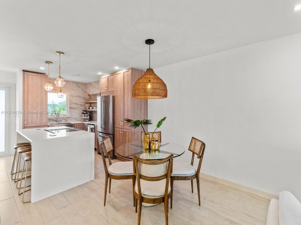 Recently Sold: $575,000 (2 beds, 2 baths, 1263 Square Feet)