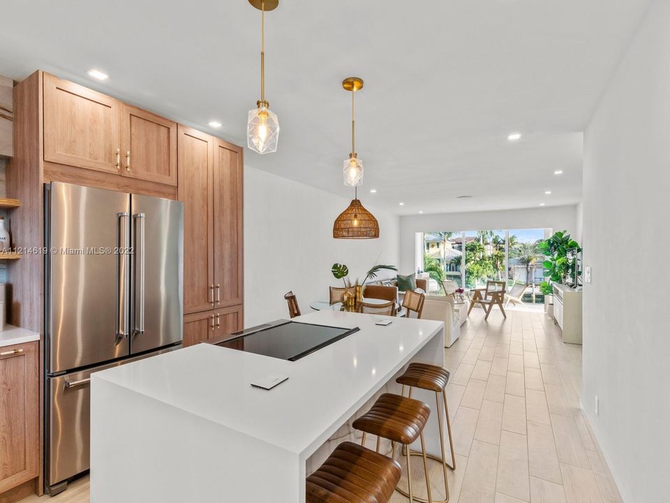 Recently Sold: $575,000 (2 beds, 2 baths, 1263 Square Feet)