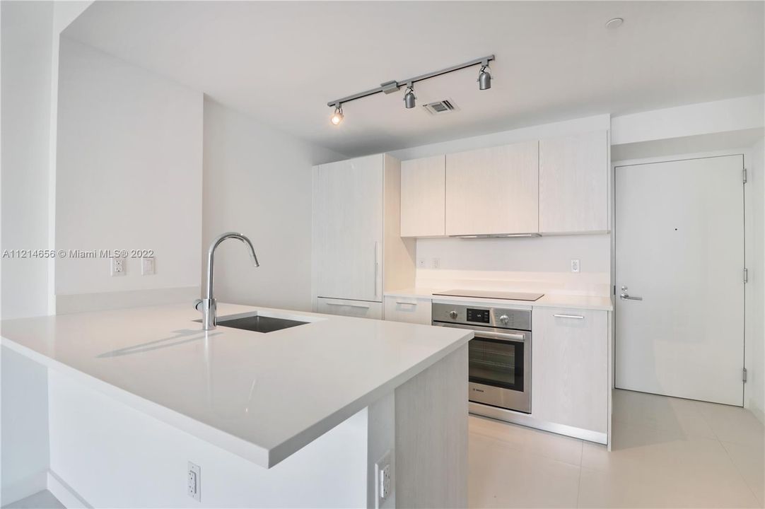 Recently Sold: $450,000 (1 beds, 1 baths, 610 Square Feet)
