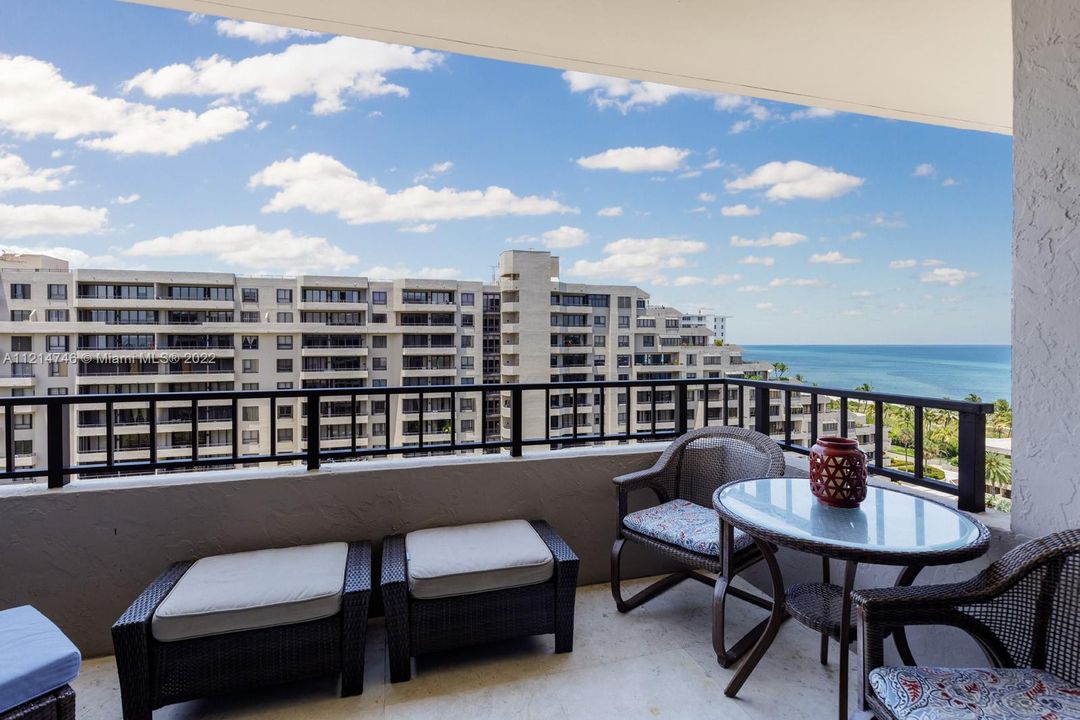 Recently Sold: $1,750,000 (2 beds, 2 baths, 1541 Square Feet)