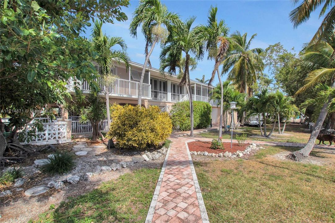 Recently Sold: $3,250,000 (4 beds, 3 baths, 3389 Square Feet)