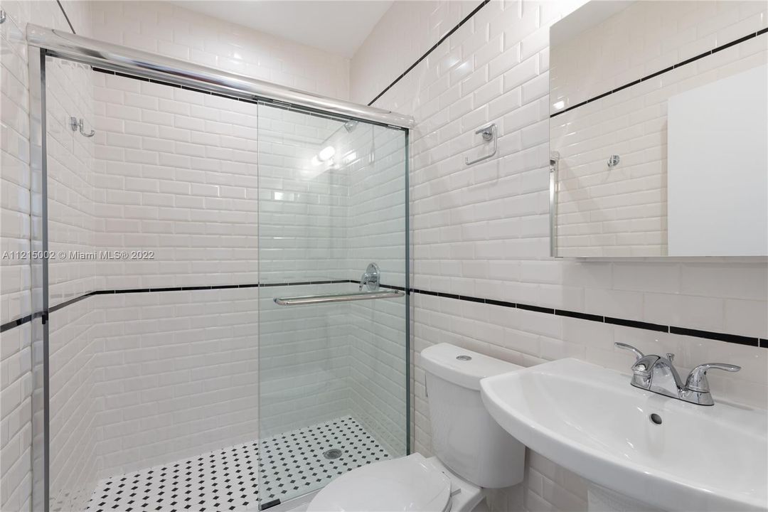 Recently Rented: $2,300 (1 beds, 1 baths, 375 Square Feet)