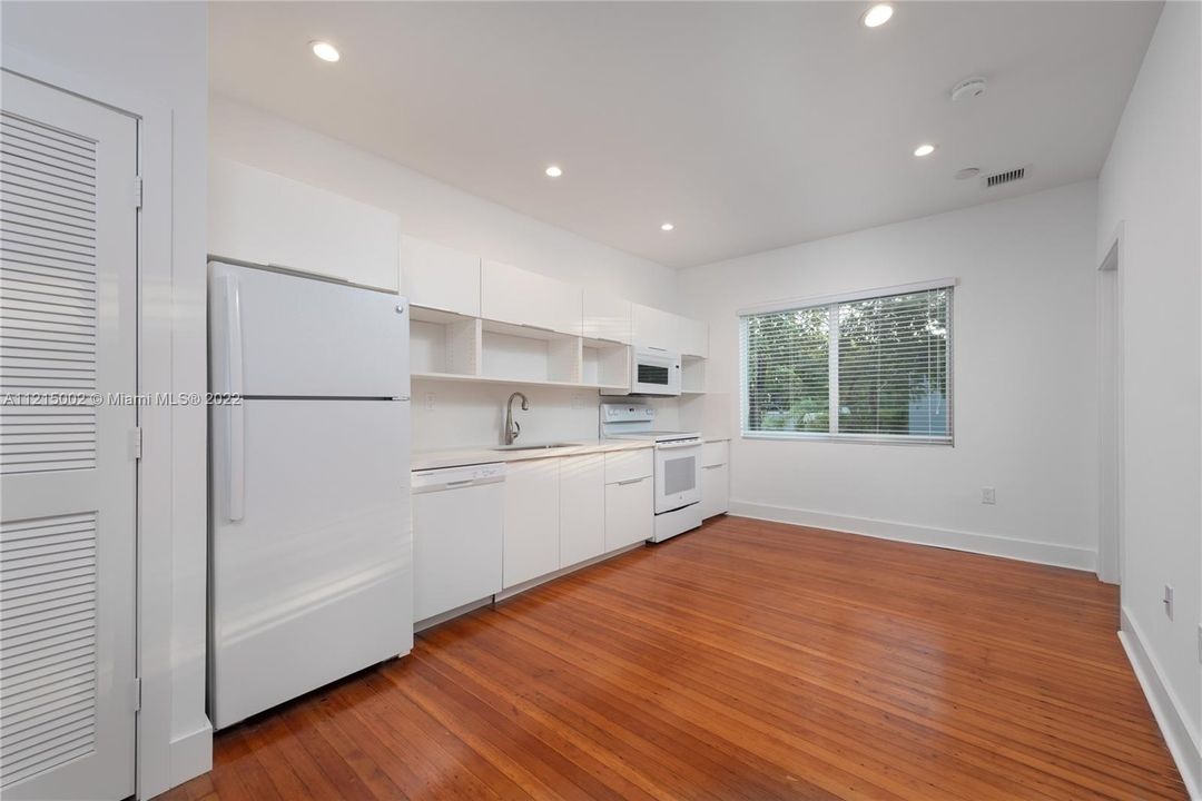 Recently Rented: $2,300 (1 beds, 1 baths, 375 Square Feet)