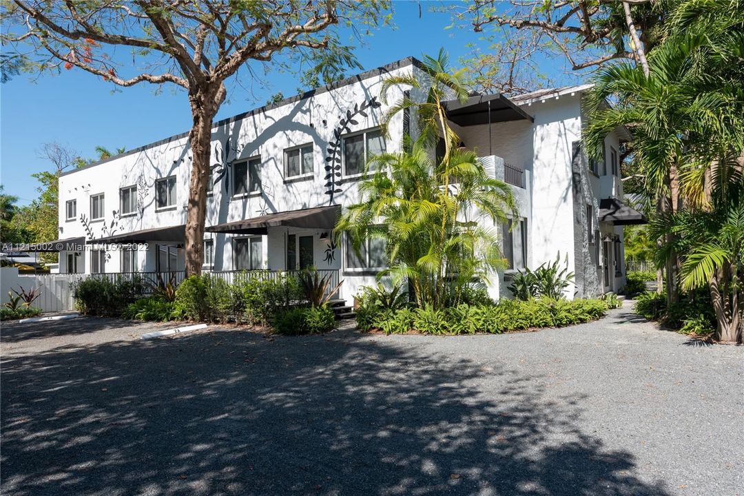 Recently Rented: $2,300 (1 beds, 1 baths, 375 Square Feet)