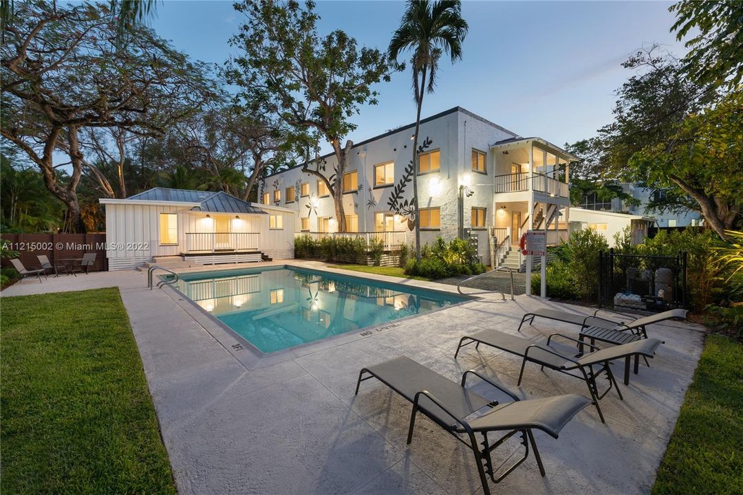 Recently Rented: $2,300 (1 beds, 1 baths, 375 Square Feet)