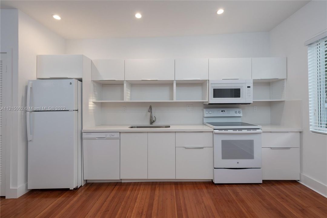 Recently Rented: $2,300 (1 beds, 1 baths, 375 Square Feet)