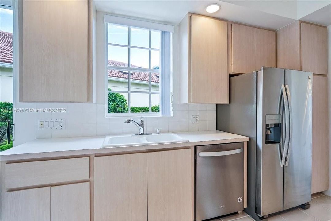Recently Sold: $849,000 (3 beds, 2 baths, 2024 Square Feet)