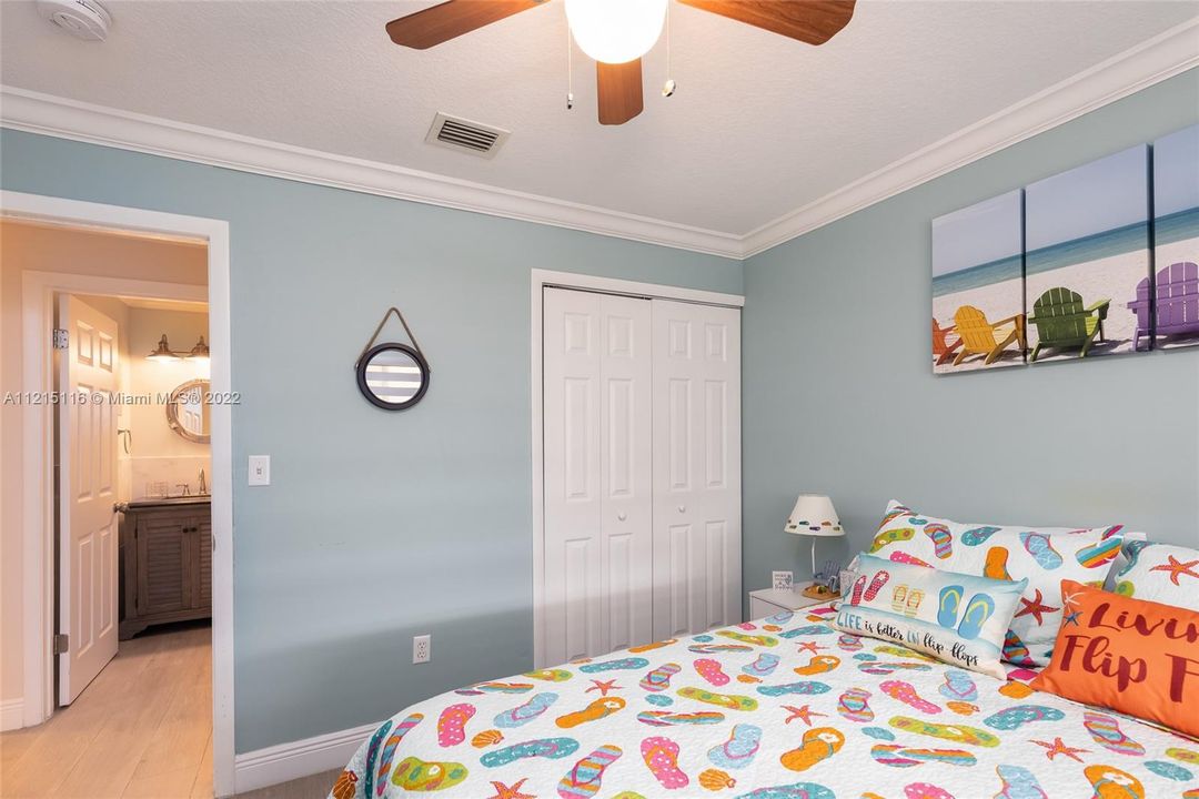 最近售出: $499,900 (2 贝兹, 2 浴室, 778 平方英尺)