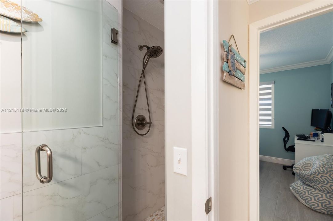 最近售出: $499,900 (2 贝兹, 2 浴室, 778 平方英尺)