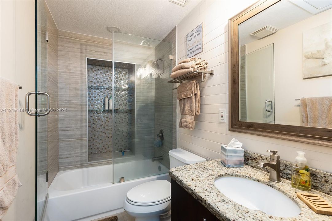 最近售出: $499,900 (2 贝兹, 2 浴室, 778 平方英尺)