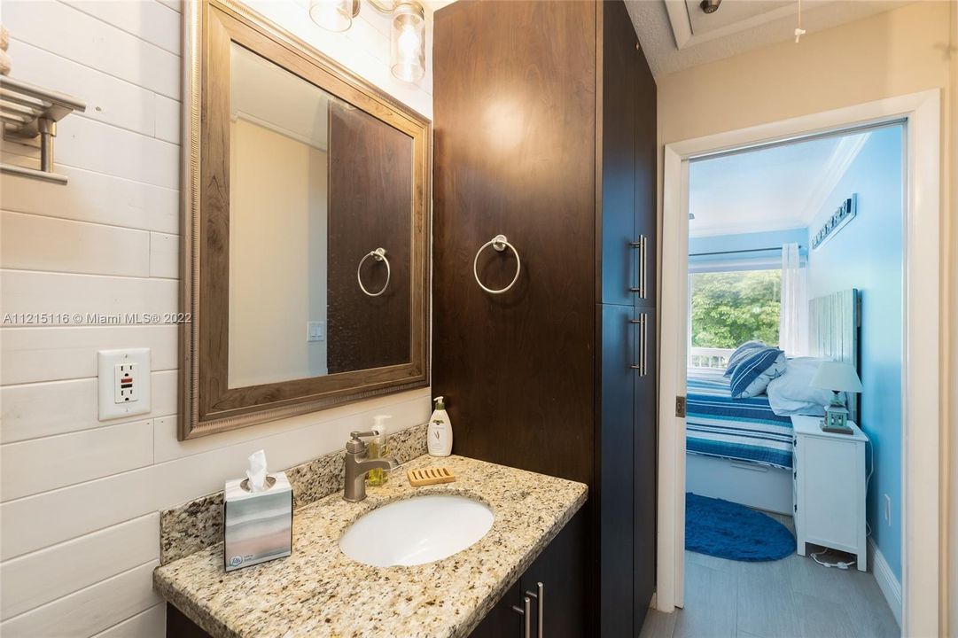 最近售出: $499,900 (2 贝兹, 2 浴室, 778 平方英尺)