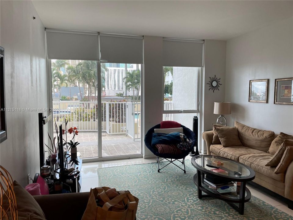 Recently Sold: $410,000 (1 beds, 1 baths, 806 Square Feet)