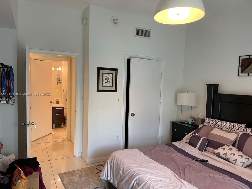 Recently Sold: $410,000 (1 beds, 1 baths, 806 Square Feet)
