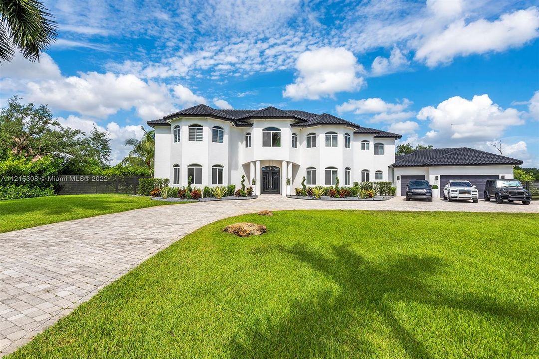 Recently Sold: $4,450,000 (5 beds, 5 baths, 5248 Square Feet)