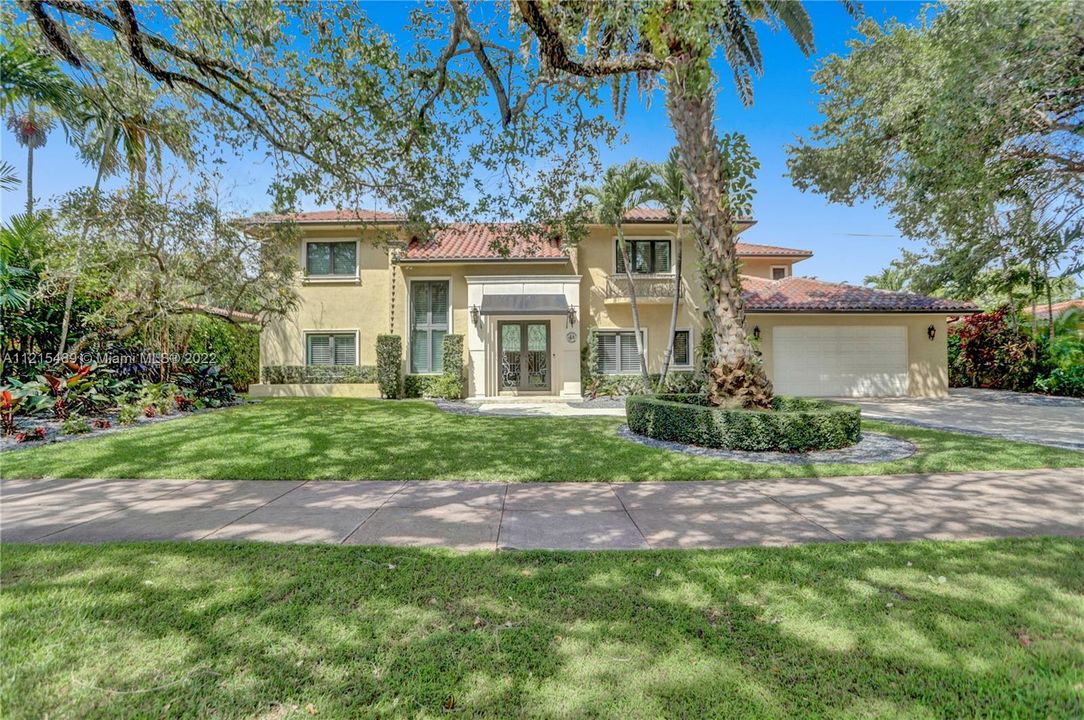 Recently Sold: $3,700,000 (6 beds, 3 baths, 4368 Square Feet)
