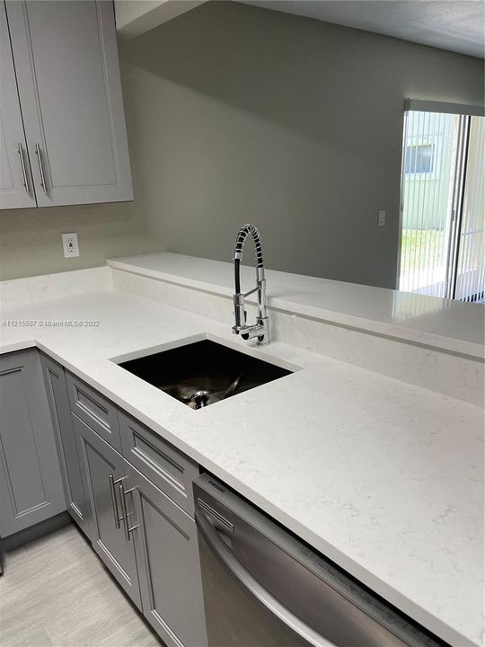 Recently Rented: $2,150 (2 beds, 2 baths, 904 Square Feet)