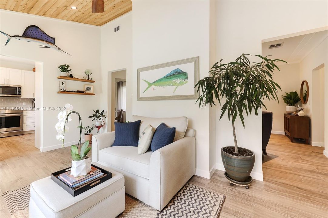 Recently Sold: $1,093,000 (2 beds, 1 baths, 1597 Square Feet)