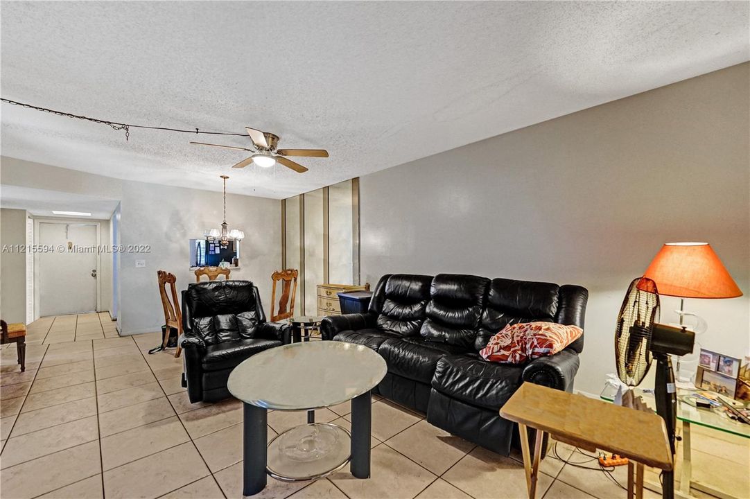 Recently Sold: $215,000 (2 beds, 2 baths, 1023 Square Feet)