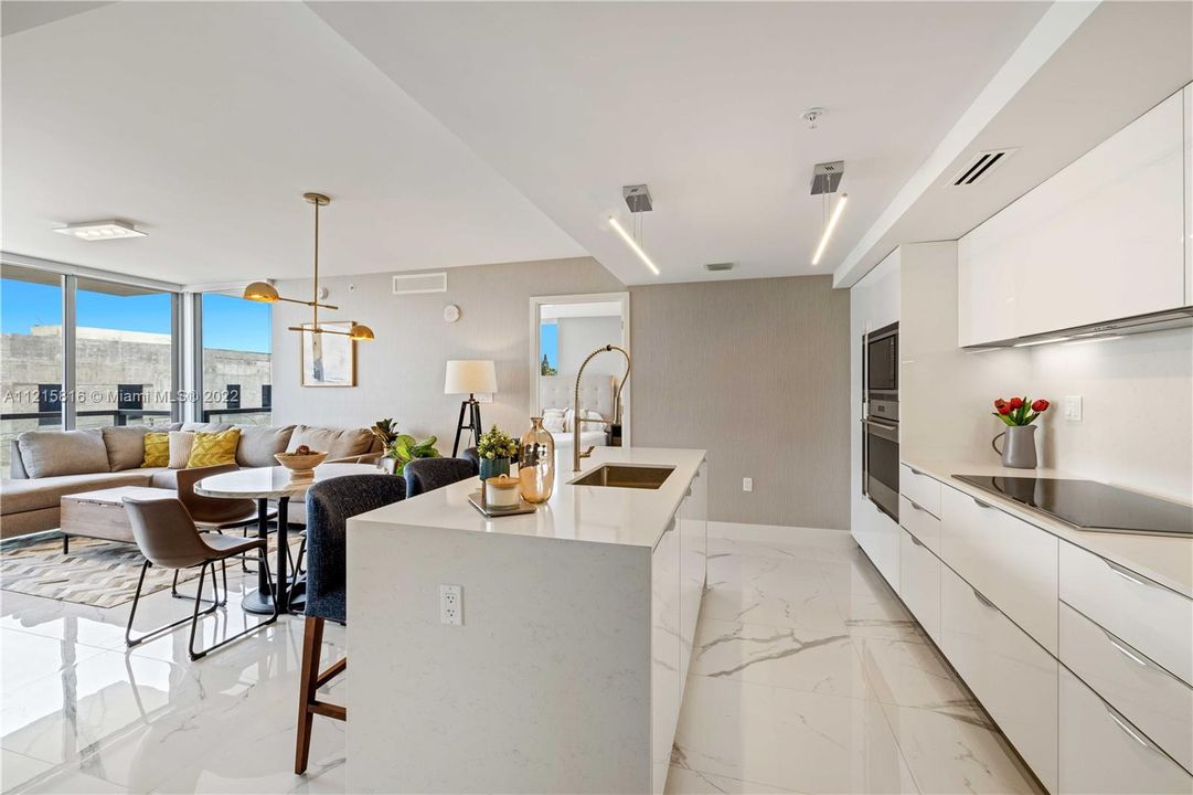 Recently Sold: $859,000 (2 beds, 2 baths, 1019 Square Feet)