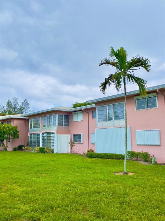 Recently Sold: $126,900 (1 beds, 1 baths, 727 Square Feet)
