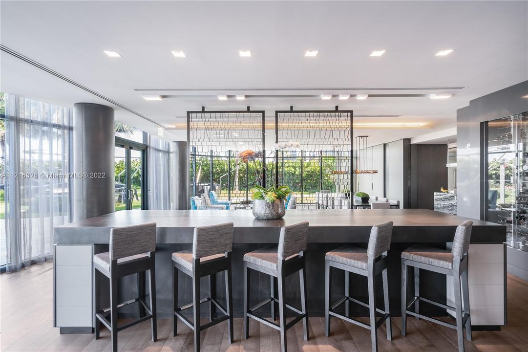 Recently Sold: $10,900,000 (4 beds, 5 baths, 4992 Square Feet)