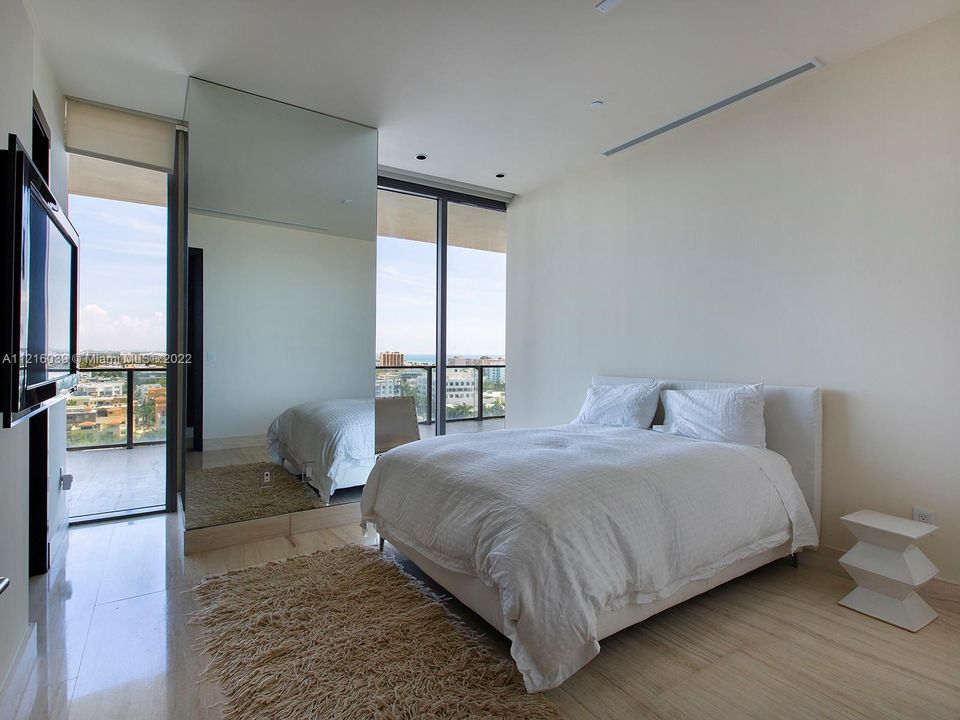 Active With Contract: $15,000,000 (4 beds, 4 baths, 4154 Square Feet)