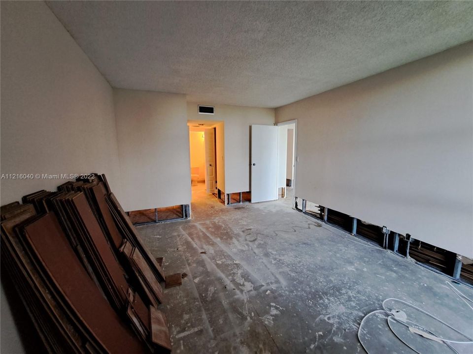 Recently Sold: $265,000 (1 beds, 1 baths, 913 Square Feet)