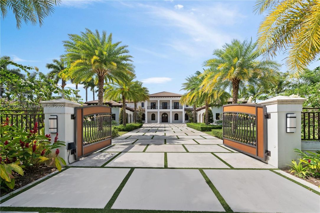 Recently Sold: $7,000,000 (8 beds, 8 baths, 8628 Square Feet)