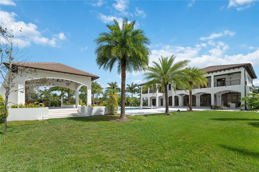 Recently Sold: $7,000,000 (8 beds, 8 baths, 8628 Square Feet)