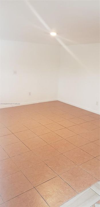 Recently Rented: $1,300 (1 beds, 1 baths, 3256 Square Feet)