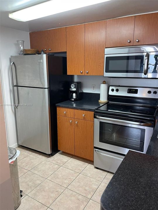 Recently Sold: $420,000 (1 beds, 1 baths, 735 Square Feet)