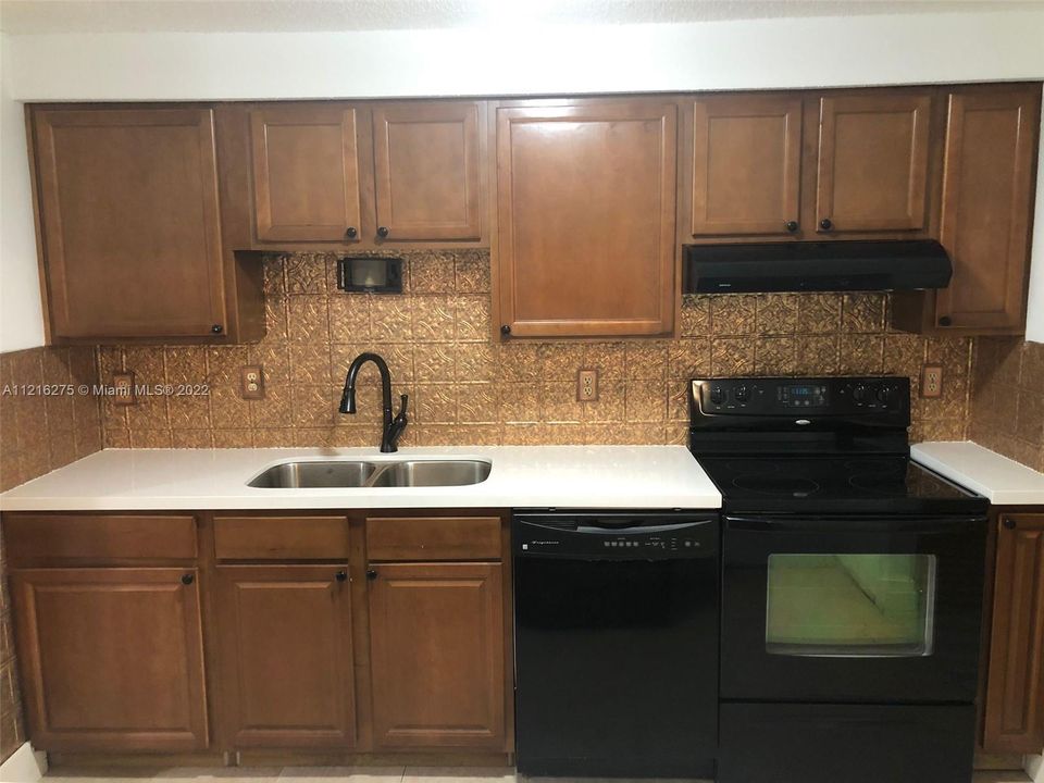 Recently Sold: $360,000 (3 beds, 2 baths, 1385 Square Feet)