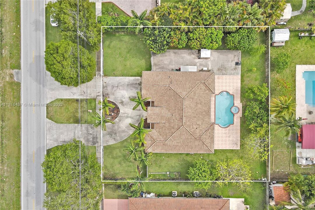 Recently Sold: $725,000 (4 beds, 3 baths, 2134 Square Feet)