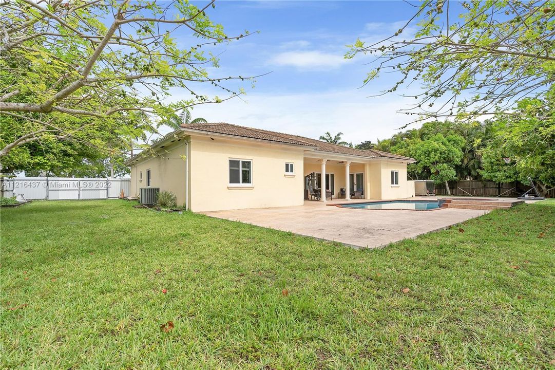 Recently Sold: $725,000 (4 beds, 3 baths, 2134 Square Feet)