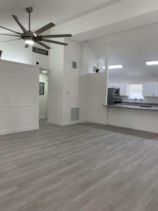 Vendido Recientemente: $599,900 (4 camas, 2 baños, 0 Pies cuadrados)