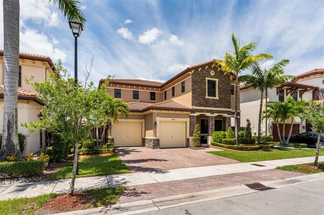 Recently Sold: $1,050,000 (4 beds, 4 baths, 3128 Square Feet)