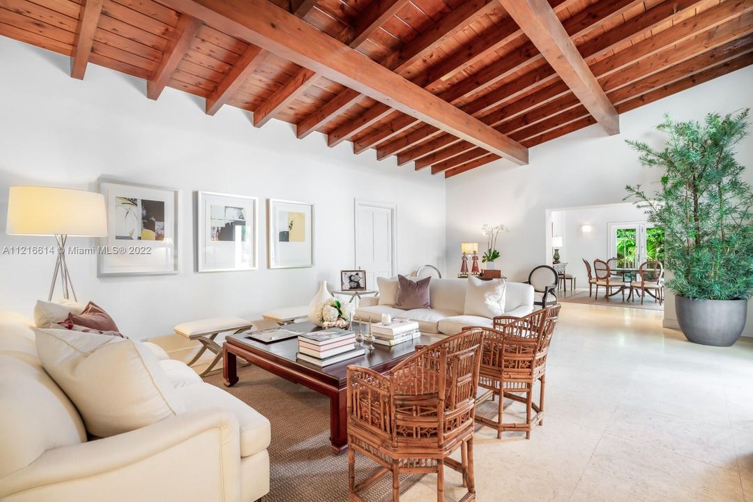 Recently Sold: $3,850,000 (4 beds, 4 baths, 3199 Square Feet)