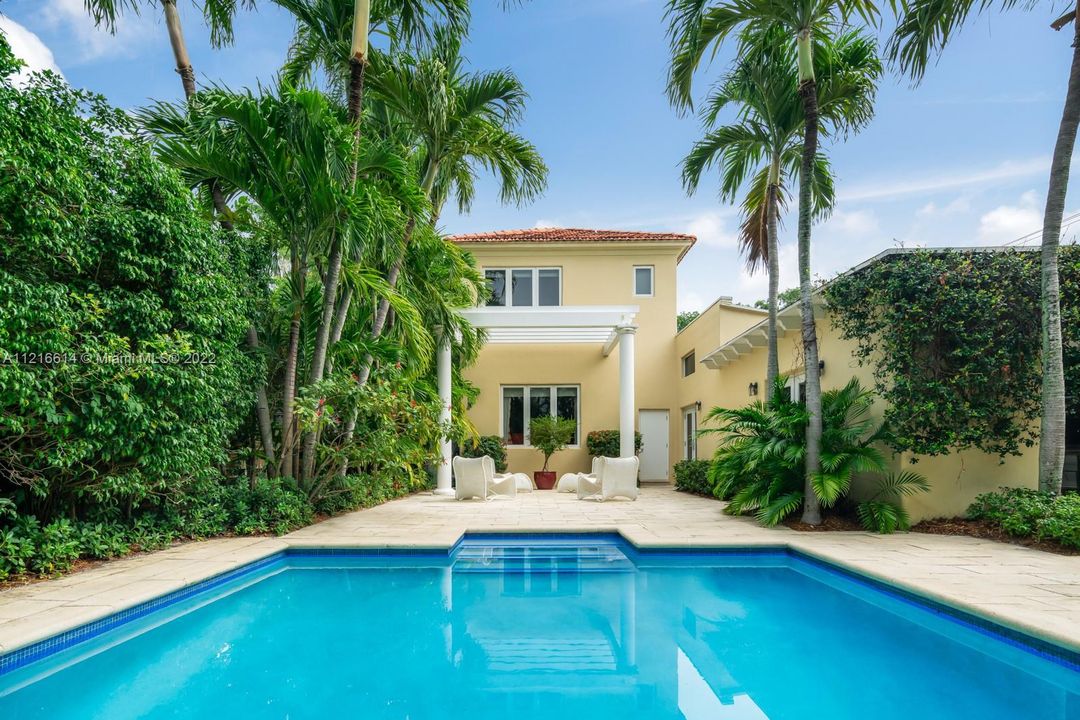 Recently Sold: $3,850,000 (4 beds, 4 baths, 3199 Square Feet)