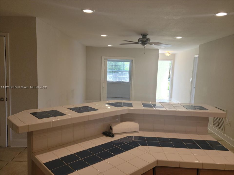 Recently Rented: $1,800 (1 beds, 1 baths, 1173 Square Feet)