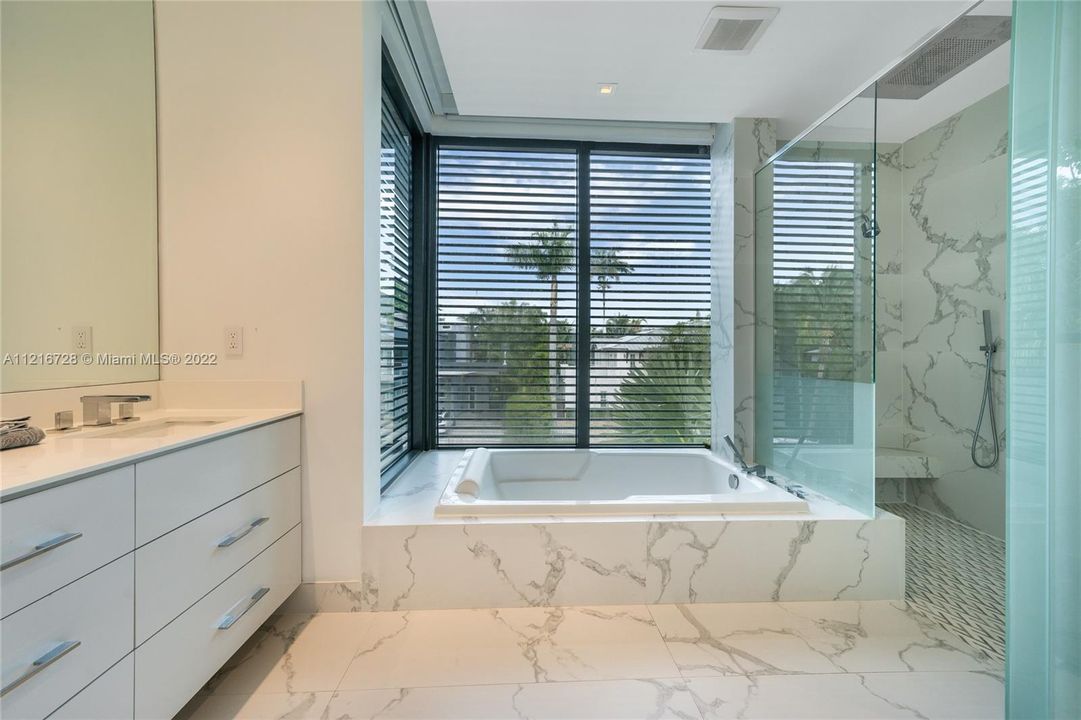 Недавно арендовано: $25,000 (4 спален, 4 ванн, 3080 Квадратных фут)
