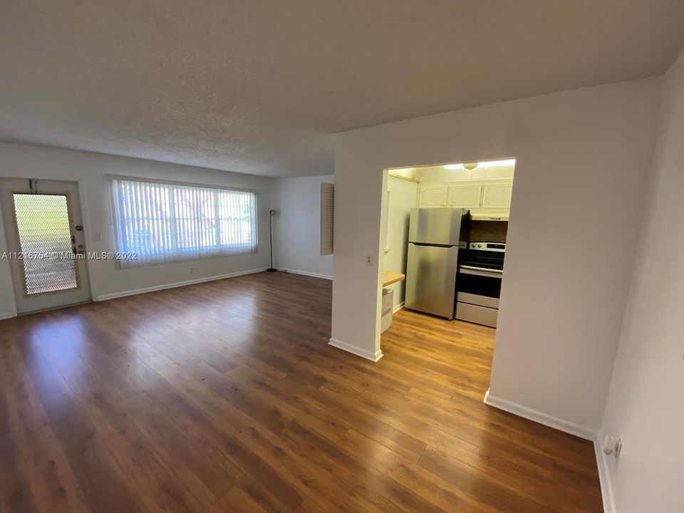 Recently Sold: $135,000 (1 beds, 1 baths, 715 Square Feet)