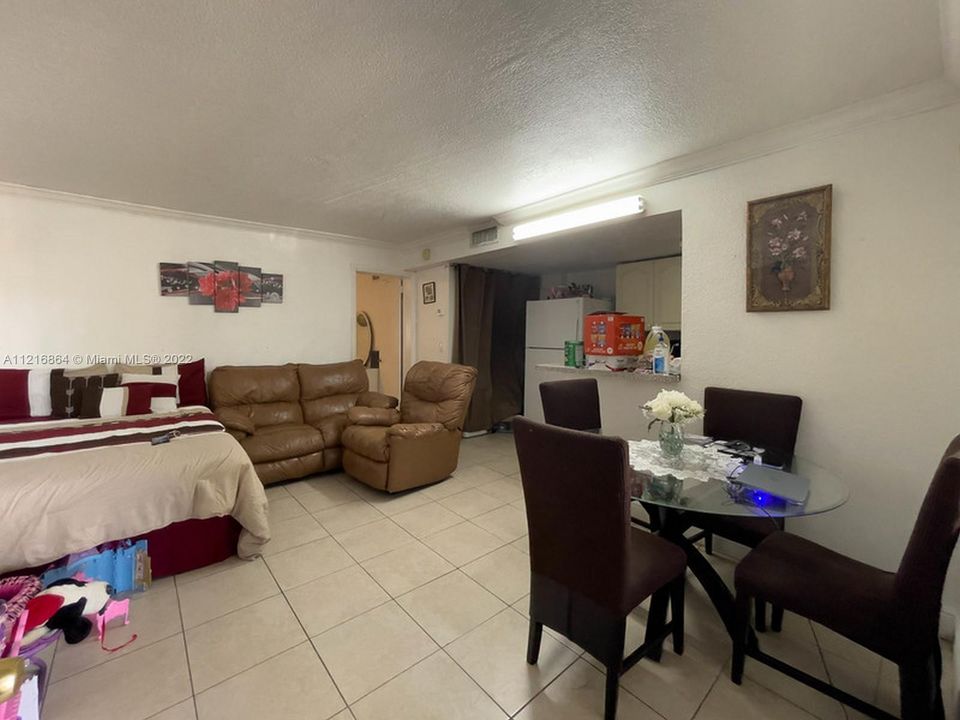Recently Sold: $165,000 (1 beds, 1 baths, 558 Square Feet)