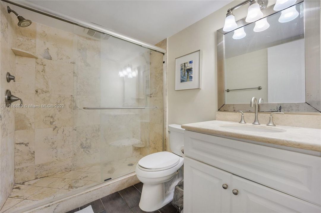Recently Sold: $1,000,000 (2 beds, 2 baths, 1340 Square Feet)
