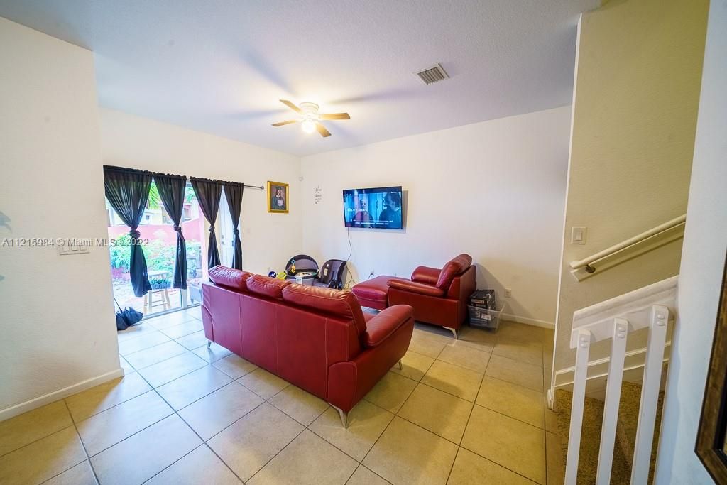 Recently Sold: $270,000 (2 beds, 2 baths, 1104 Square Feet)