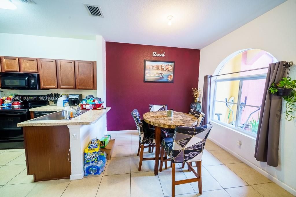 Recently Sold: $270,000 (2 beds, 2 baths, 1104 Square Feet)