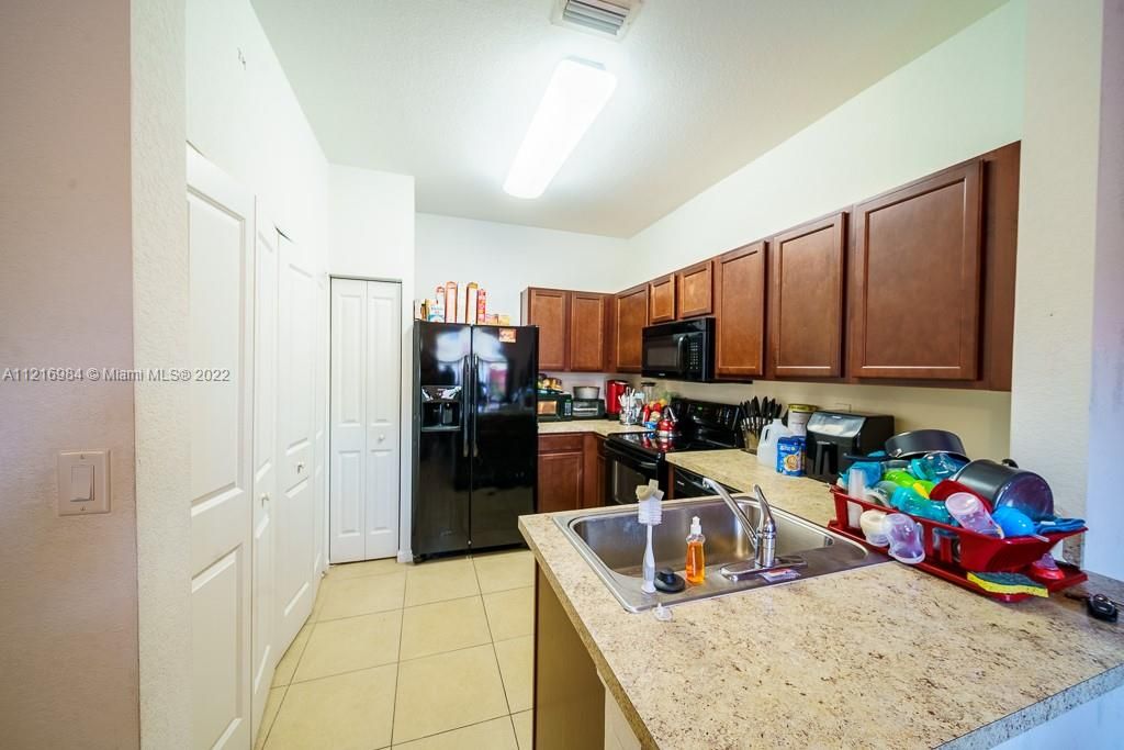 Recently Sold: $270,000 (2 beds, 2 baths, 1104 Square Feet)